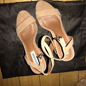 Steve Madden nude strappy pumps